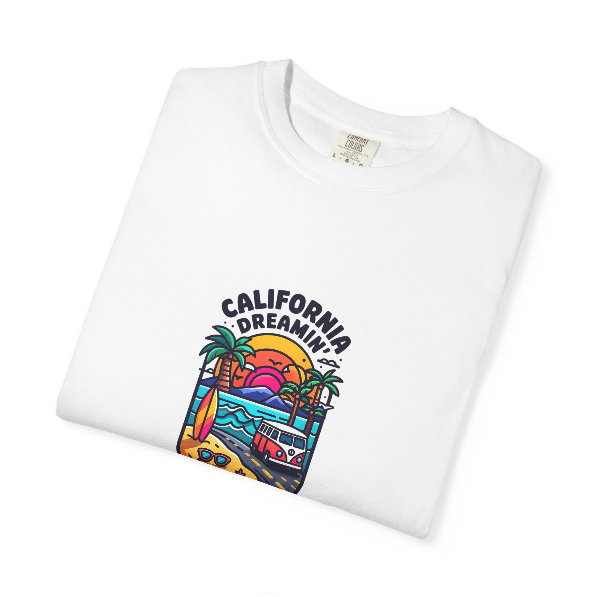 California Dreamin’ Graphic T-Shirt – Vintage Sunset Surf Style | Unisex Garment-Dyed Tee