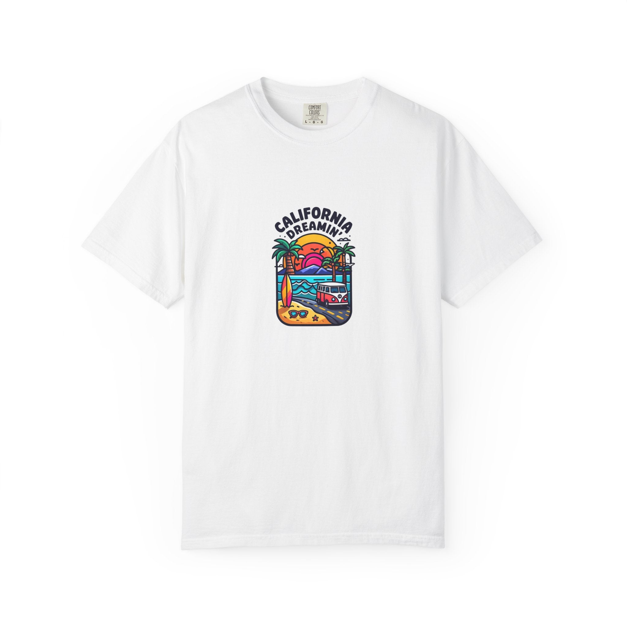 California Dreamin’ Graphic T-Shirt – Vintage Sunset Surf Style | Unisex Garment-Dyed Tee
