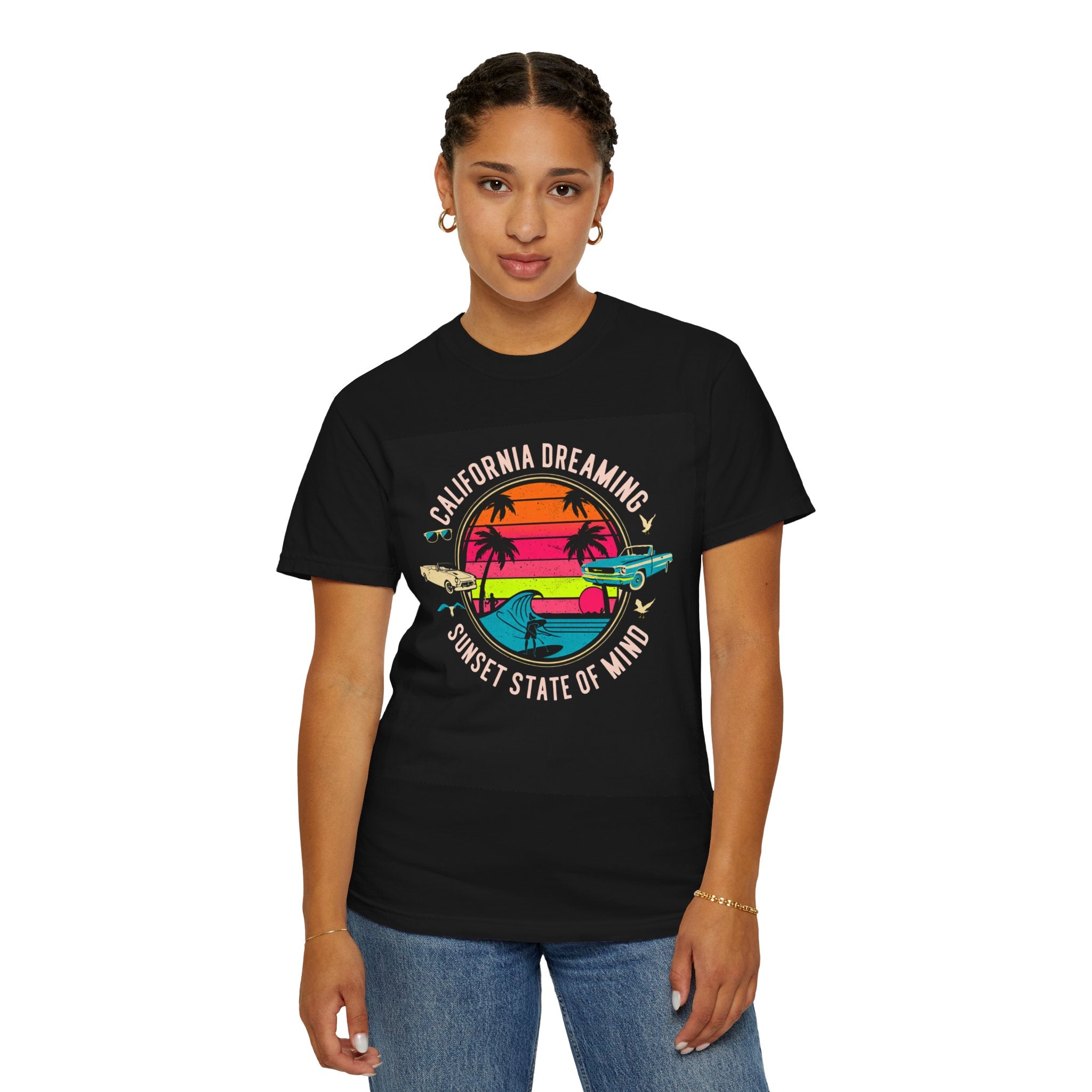 California Dreaming Sunset Badge T-Shirt – Retro Beach Lifestyle Graphic Tee, Unisex Garment-Dyed Shirt, Vintage Surf Aesthetic